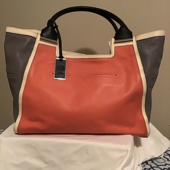 Vince Camuto Handbags - 😎Vince Camuto, see photos, great cond., super clean inside, great leather 🔥